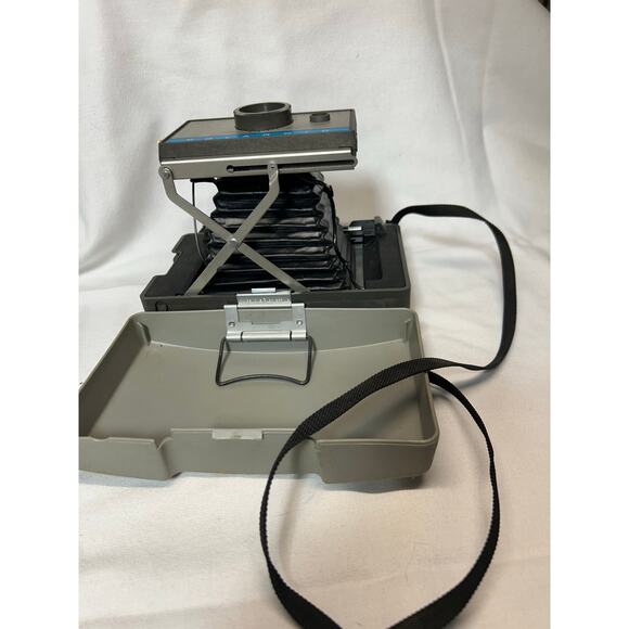 Vintage Polaroid 210 Land Camera Automatic Built in Flash Not Tested Neck Strap - Picture 5 of 6